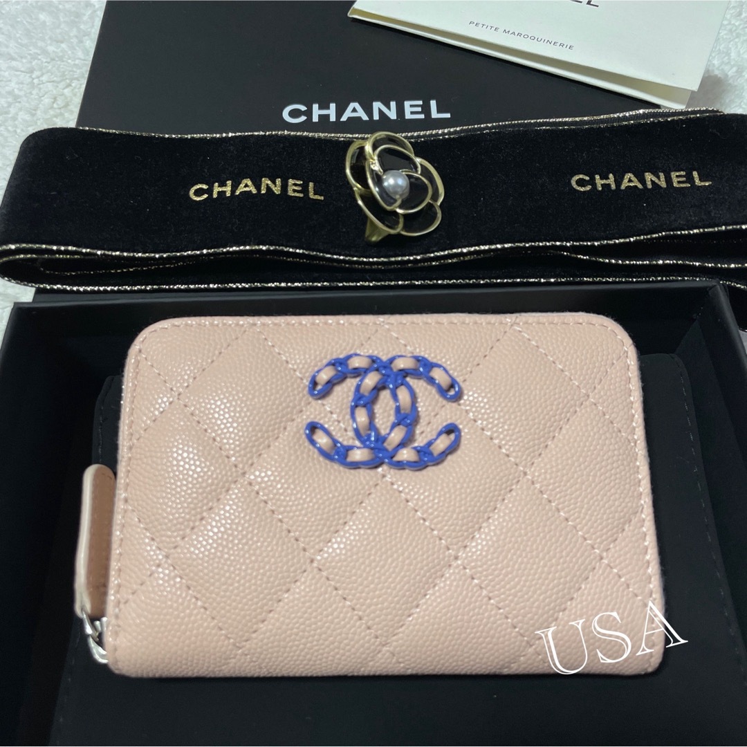 ファッション小物新品未使用　CHANEL19 二つ折り　財布