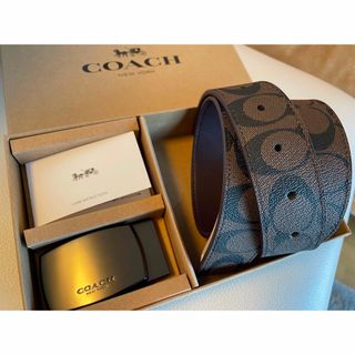 コーチ(COACH)の限定価格COACHシグネチャーフリーサイズリバーシブルベルト/専用ギフト箱付き(ベルト)