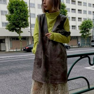 アメリヴィンテージ(Ameri VINTAGE)のCRUSHED LEATHER SLEEVELESS TOP(ベスト/ジレ)