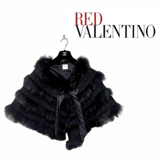 レッドヴァレンティノ(RED VALENTINO)の【RED VALENTINO】リボン付きファー×プリーツ　ケープ(毛皮/ファーコート)