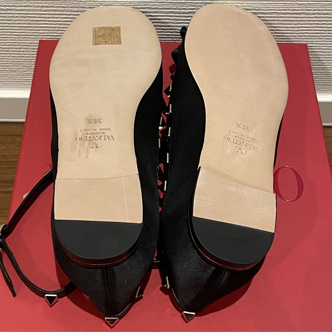 valentino garavani(ヴァレンティノガラヴァーニ)の新品未使用！VALENTINO ヴァレンティノ・ガラヴァーニ　バレーシューズ レディースの靴/シューズ(バレエシューズ)の商品写真