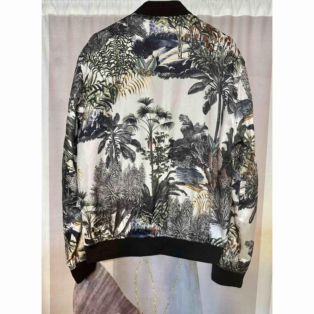 ZARA(ザラ)のZARA ゴールドジップ フローラル ボタニカル ジャングル 亜熱帯 ブルゾン メンズのジャケット/アウター(ブルゾン)の商品写真