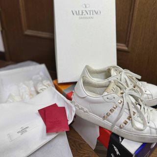 ヴァレンティノ(VALENTINO)のヴァレンティノ VALENTINO ロックスタッズスニーカー ホワイト(スニーカー)