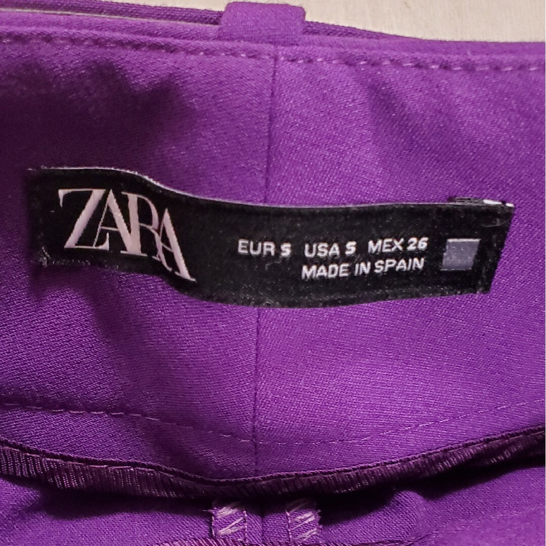 ZARA(ザラ)の【ZARA】ハイウエストテーパードパンツ レディースのパンツ(カジュアルパンツ)の商品写真