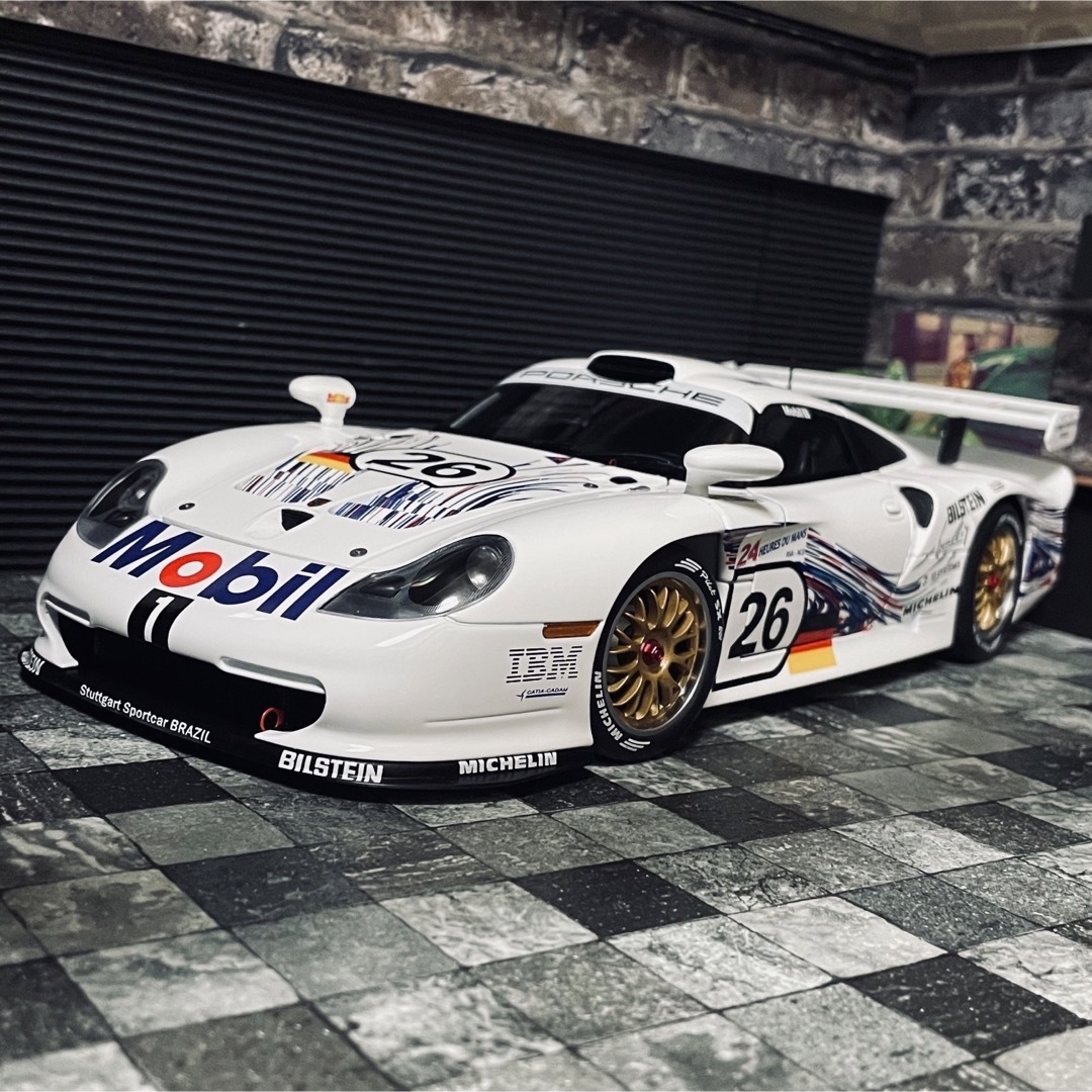 AUTOart(オートアート)の1/18 AUTOart ポルシェ 911 GT1 EVO 1997 ル・マン エンタメ/ホビーのおもちゃ/ぬいぐるみ(ミニカー)の商品写真