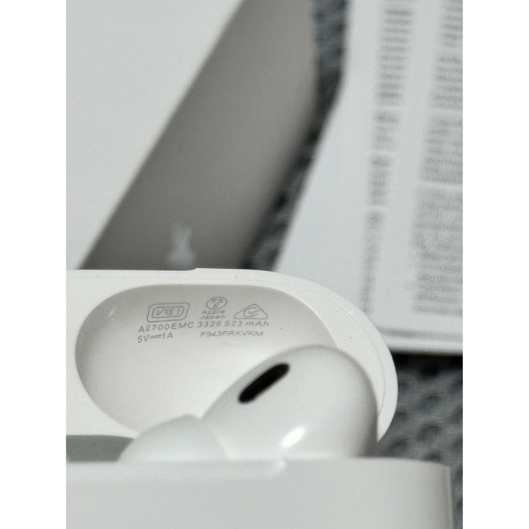 AirPods Pro（第2世代）Lightningモデル MQD83ZP/A スマホ/家電/カメラのオーディオ機器(ヘッドフォン/イヤフォン)の商品写真