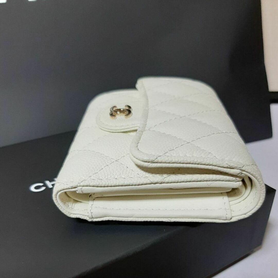 CHANEL(シャネル)の【極美品】CHANEL　キャビアスキンマトラッセ　三つ折り財布　シャネル財布 レディースのファッション小物(財布)の商品写真