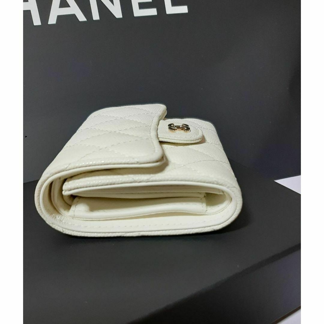 CHANEL(シャネル)の【極美品】CHANEL　キャビアスキンマトラッセ　三つ折り財布　シャネル財布 レディースのファッション小物(財布)の商品写真