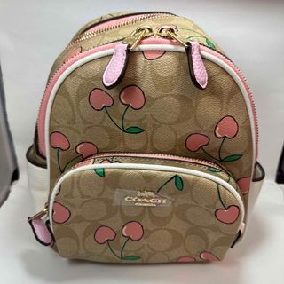 コーチ(COACH)の【在庫限り！新品】COACH ミニ リュック チェリー ベージュ系　CF424(リュック/バックパック)