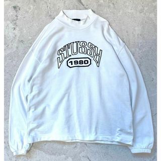 ステューシー(STUSSY)の【ステューシー】メンズM相当 刺繍ロゴ モックネック スウェット トレーナー 白(スウェット)