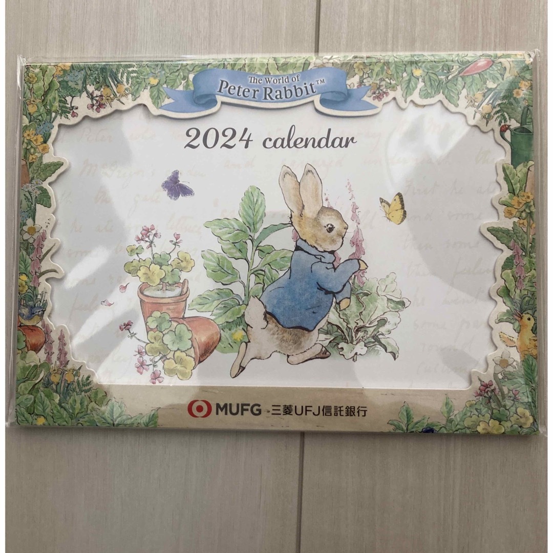 PETER RABBIT（TM）(ピーターラビット)の【未開封】2024年　ピーターラビット　三菱UFJ信託銀行　卓上カレンダー×2 インテリア/住まい/日用品の文房具(カレンダー/スケジュール)の商品写真