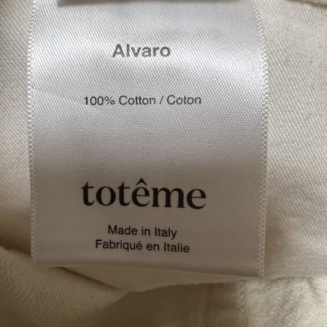 TOTEME(トーテム)のtoteme トーテム　イタリア　コットンパンツ レディースのパンツ(デニム/ジーンズ)の商品写真