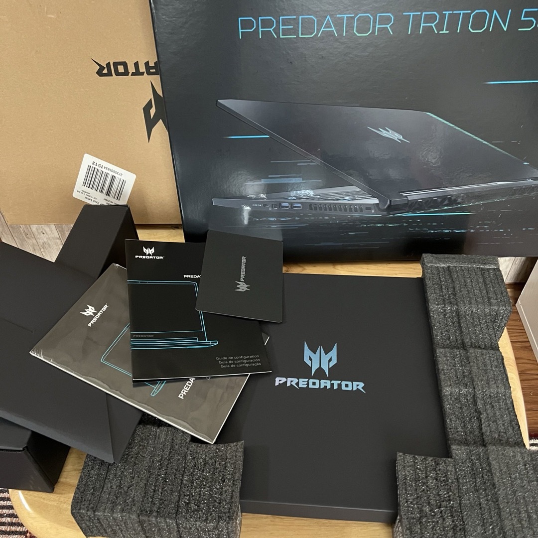 最強ゲーミング Acer Predator Triton 500 300hz スマホ/家電/カメラのPC/タブレット(ノートPC)の商品写真