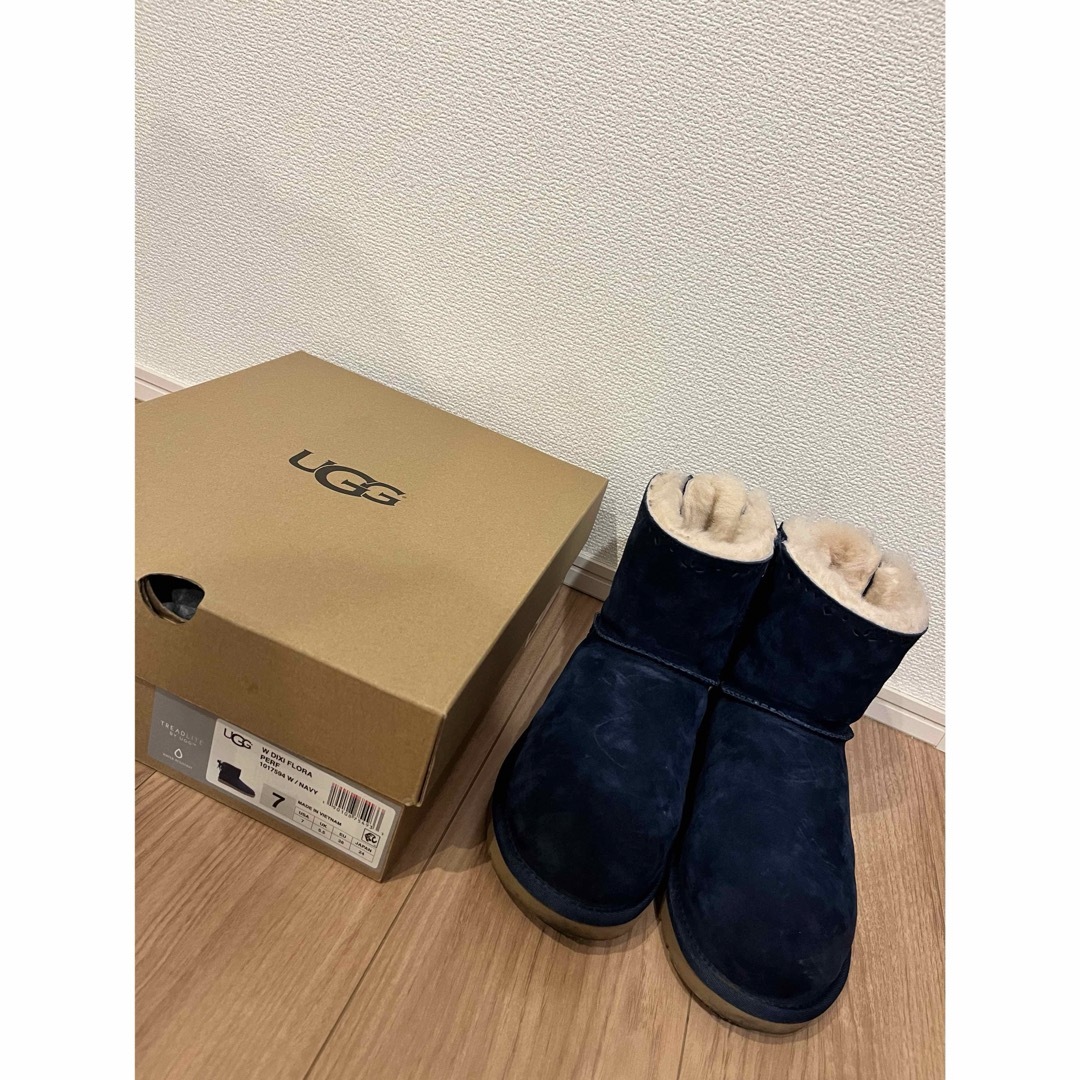 UGG(アグ)のアグ　ムートンブーツ　リボン レディースの靴/シューズ(ブーツ)の商品写真