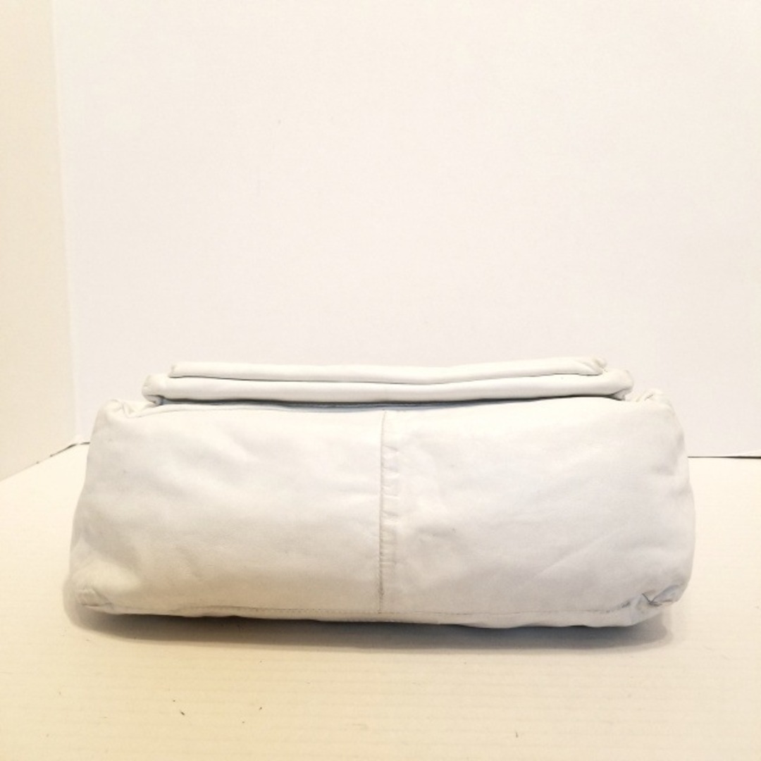 miumiu(ミュウミュウ)のミュウミュウ ショルダーバッグ - 白 レディースのバッグ(ショルダーバッグ)の商品写真