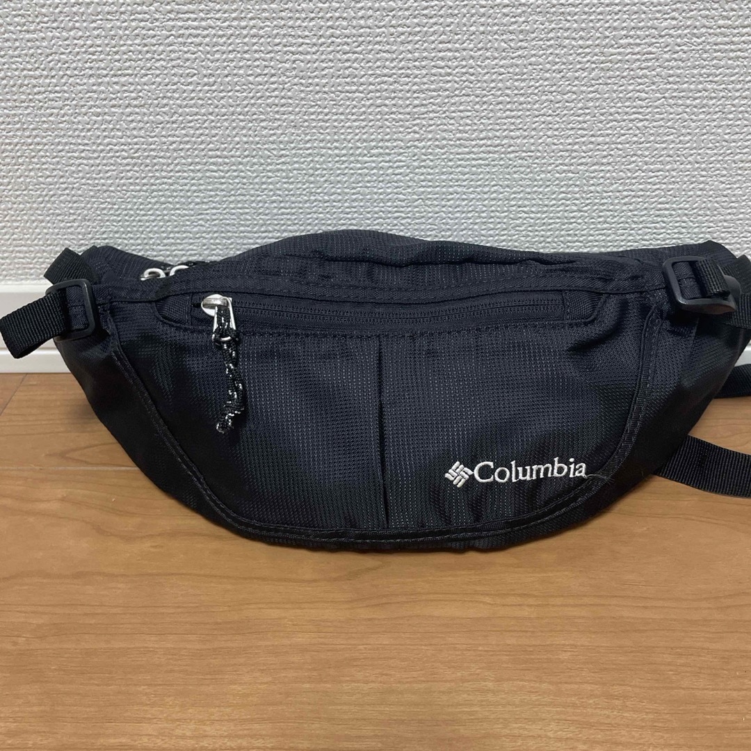 Columbia(コロンビア)の極美品　コロンビア　ウエストポーチ　ボディバッグ　黒 メンズのバッグ(ウエストポーチ)の商品写真