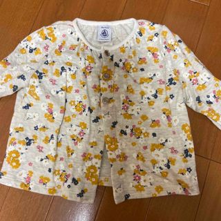 プチバトー(PETIT BATEAU)のほぼ未使用　プチバトー　petit bateau カーディガン　80(カーディガン/ボレロ)