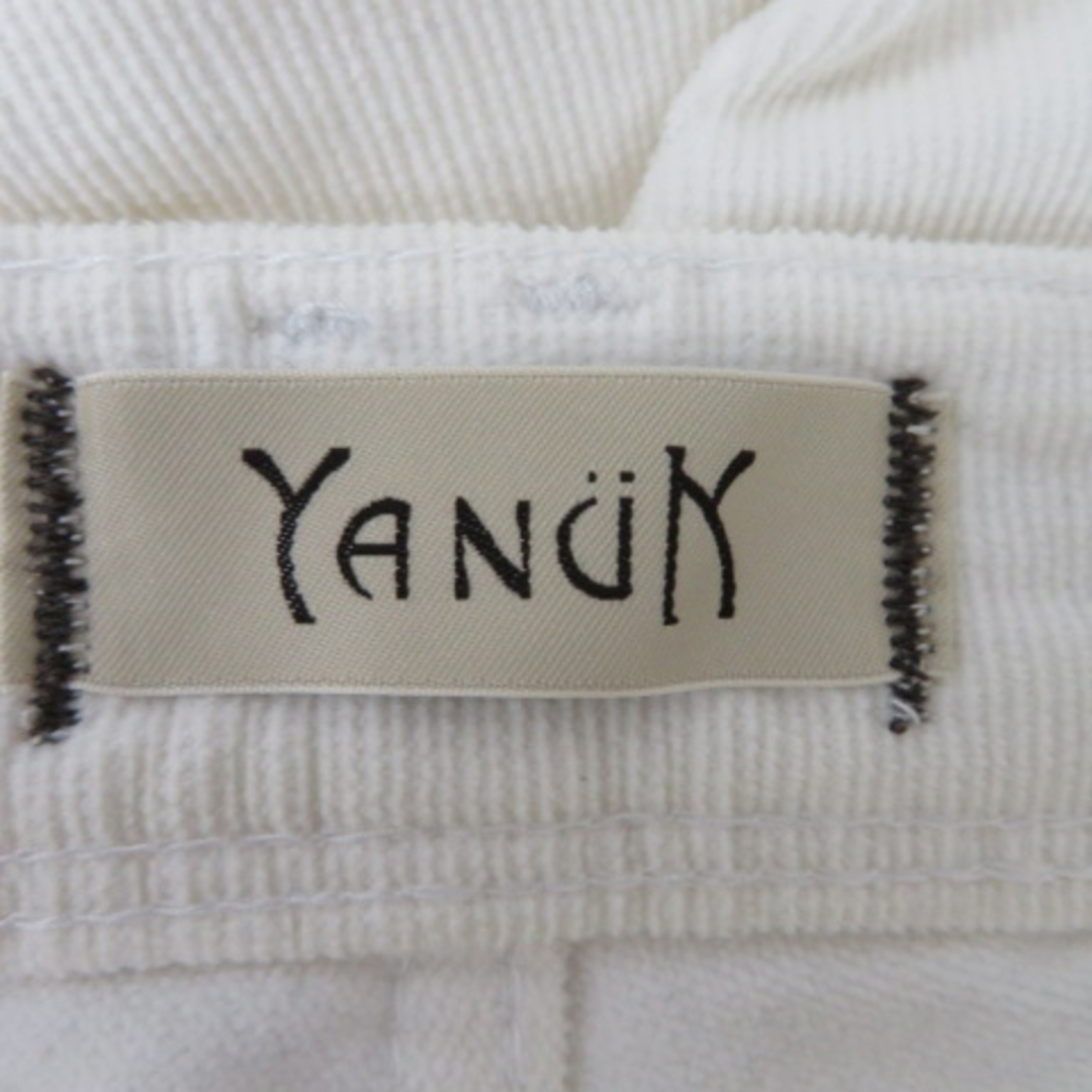 YANUK(ヤヌーク)のヤヌーク テーパードパンツ コーデュロイパンツ アンクル丈 無地 24 白 レディースのパンツ(その他)の商品写真