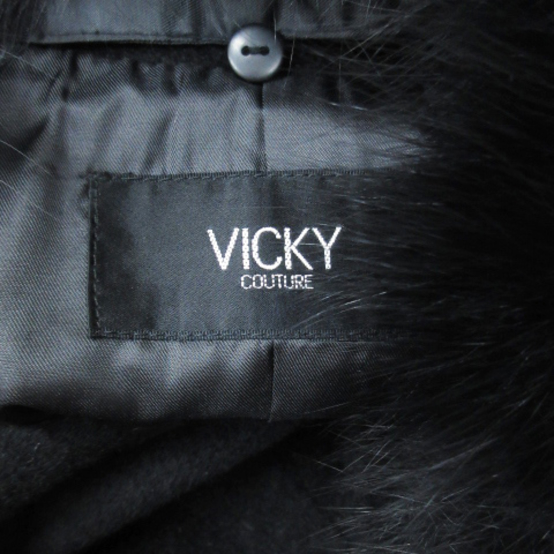 VICKY(ビッキー)のビッキー ステンカラーコート ロング丈 シングルボタン ファー付き 2 黒 レディースのジャケット/アウター(その他)の商品写真