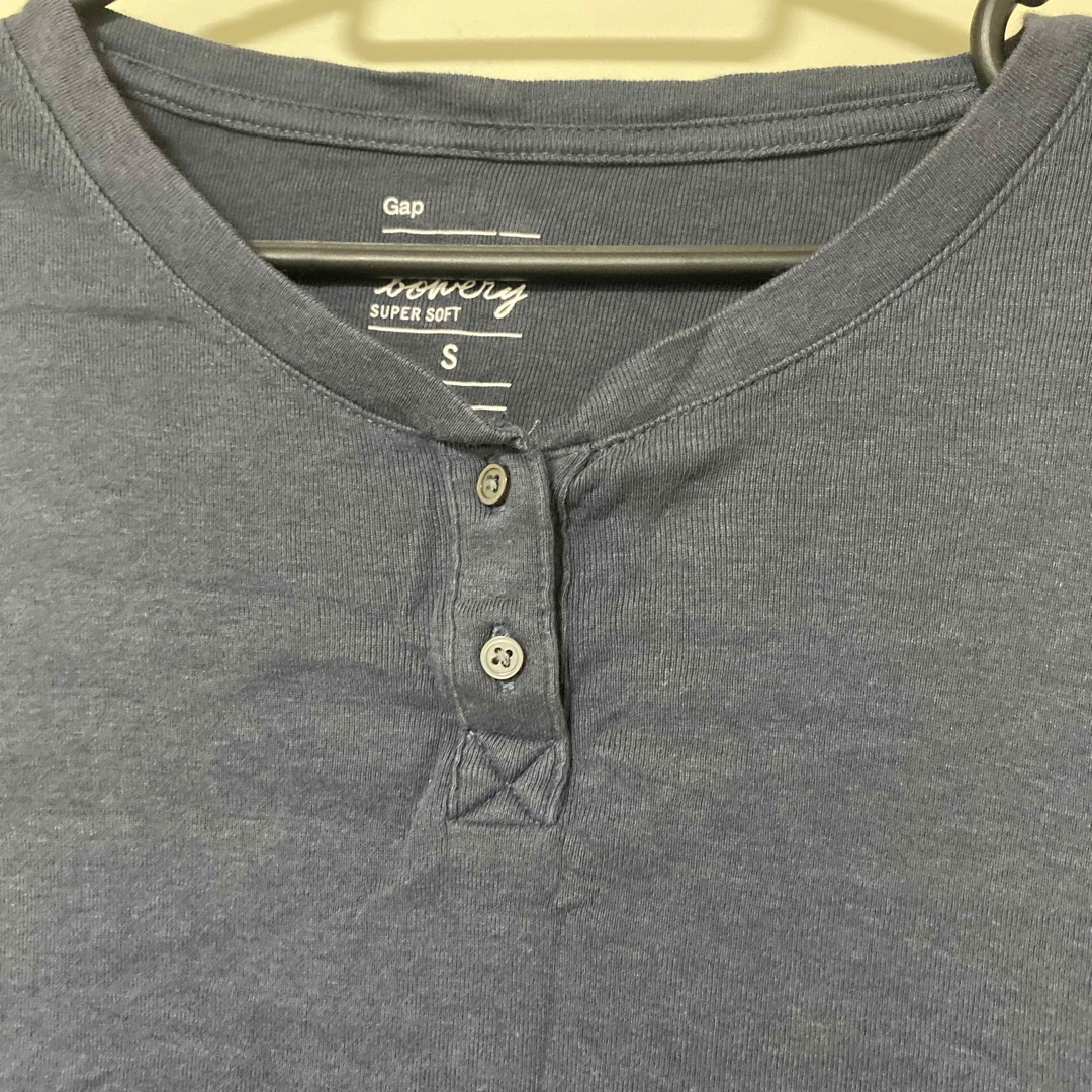 GAP(ギャップ)の未使用 GAP Uネック ロンT Sサイズ レディースのトップス(Tシャツ(長袖/七分))の商品写真