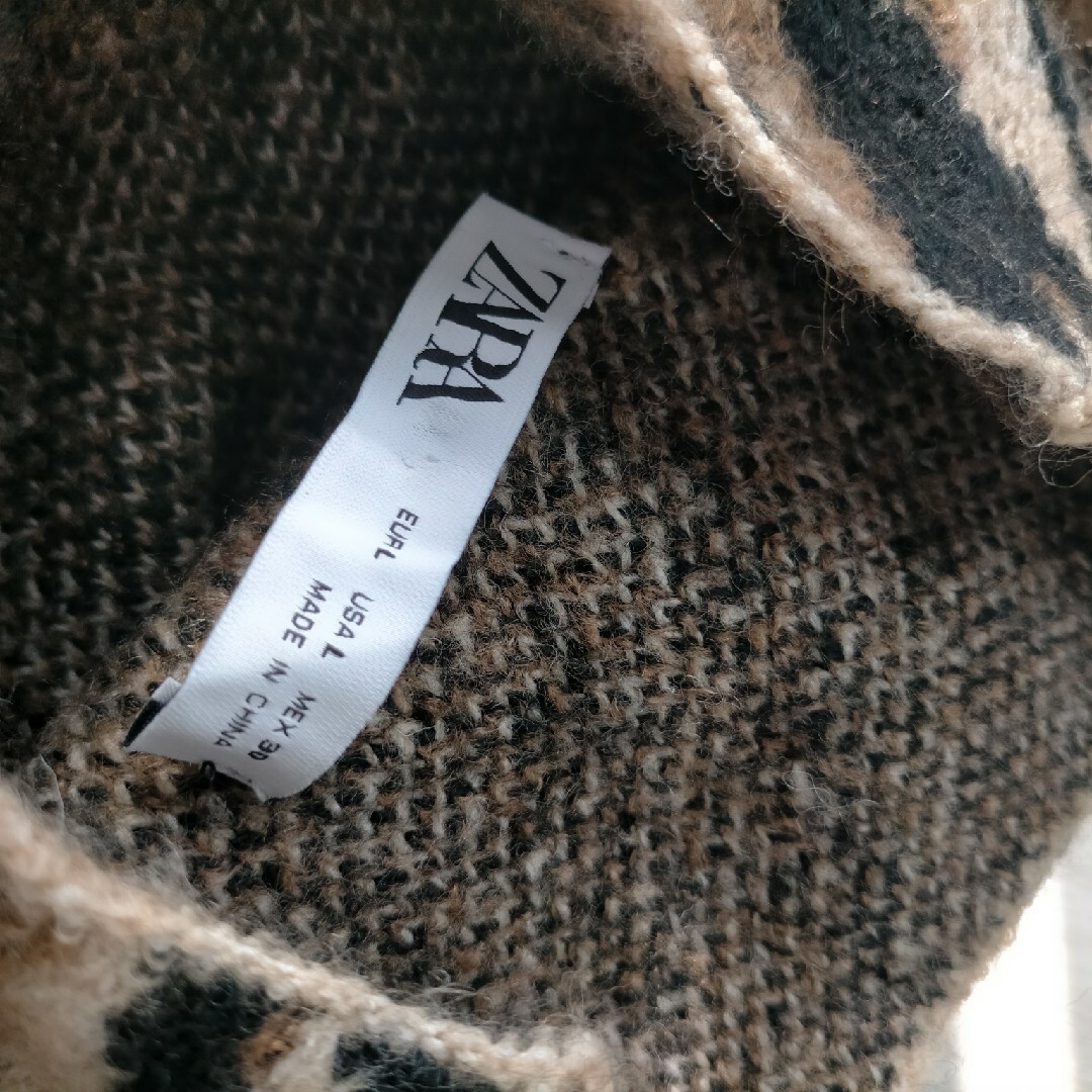 ZARA(ザラ)のZARA ジャカード アニマルプリント ウエーブ ニットセーター ゼブラ レディースのトップス(ニット/セーター)の商品写真