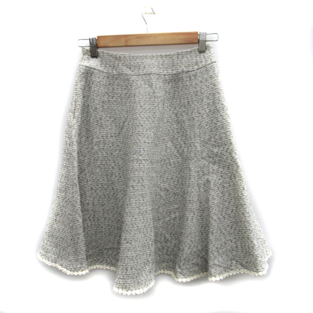 TO BE CHIC(トゥービーシック)のトゥービーシック TO BE CHIC フレアスカート 総柄 38 アイボリー レディースのスカート(ひざ丈スカート)の商品写真