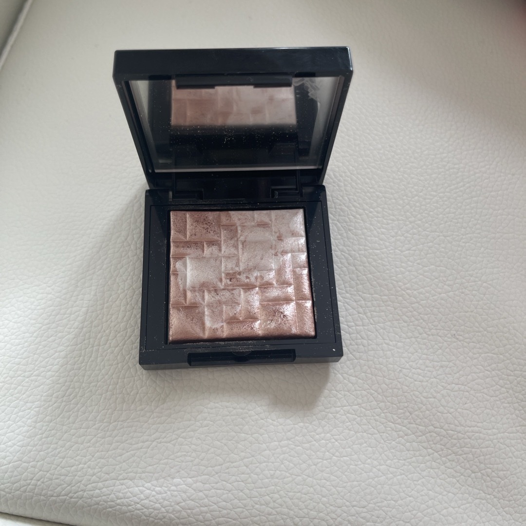 BOBBI BROWN(ボビイブラウン)のBobby Brown ハイライト コスメ/美容のベースメイク/化粧品(フェイスパウダー)の商品写真