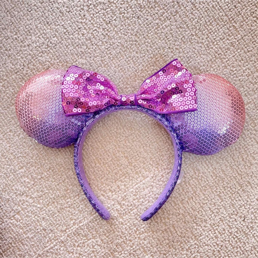 Disney(ディズニー)のディズニー カチューシャ ミニーマウス 紫 スパンコール レディースのヘアアクセサリー(カチューシャ)の商品写真