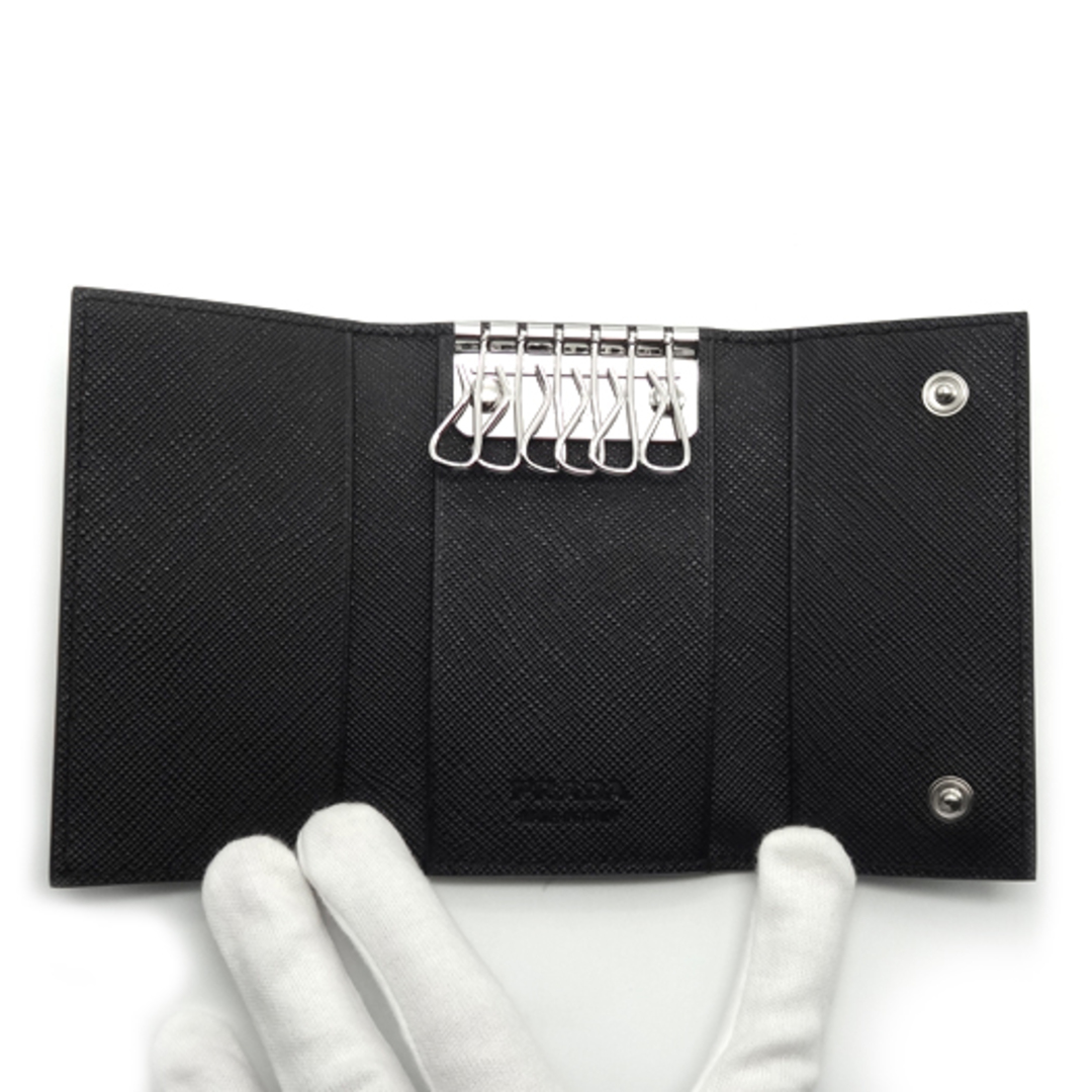 PRADA(プラダ)のプラダ 6連キーケース サフィアノ レザー ブラック 黒 シルバー金具 2PG222 メンズのファッション小物(キーケース)の商品写真