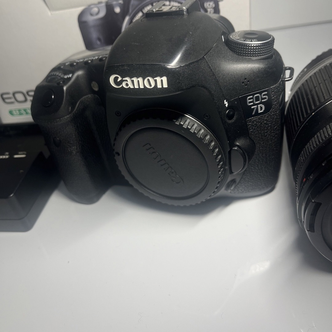 Canon(キヤノン)のCanon EOS 7D  EF-S 18-200mm 1:3.5-5.6 IS スマホ/家電/カメラのカメラ(デジタル一眼)の商品写真