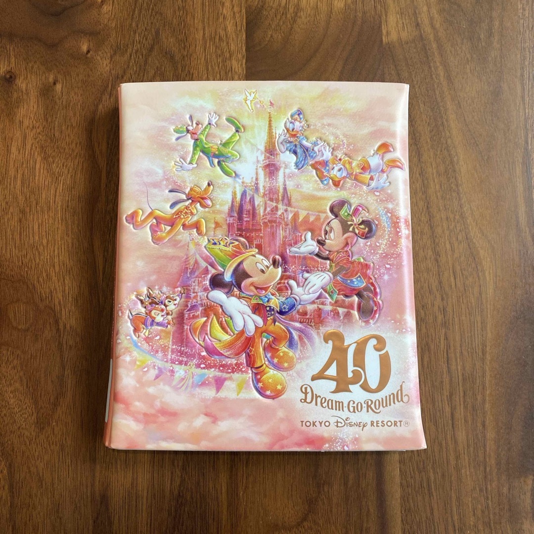 Disney(ディズニー)のディズニー40周年スーベニアメダルコレクションブック エンタメ/ホビーのコレクション(その他)の商品写真