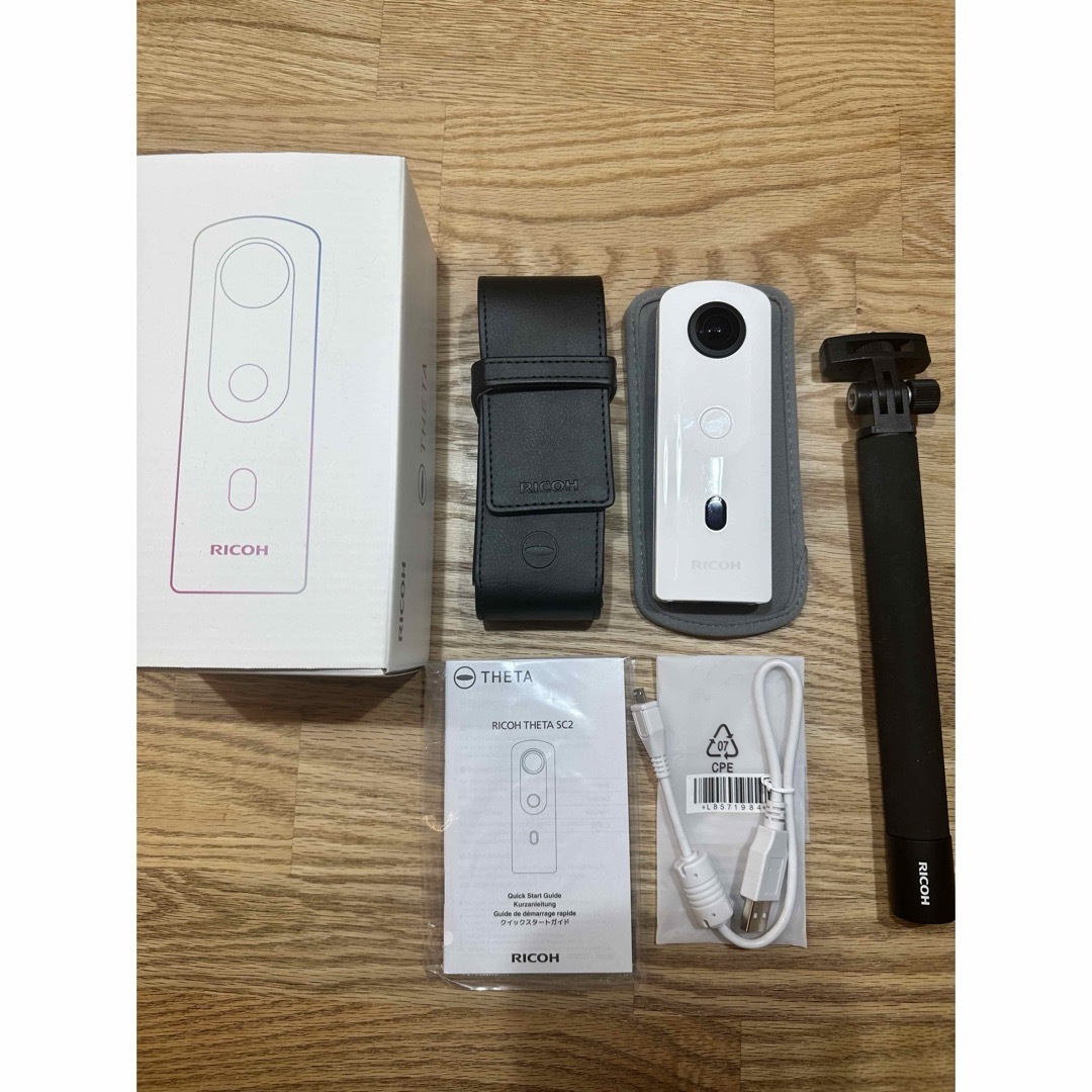 RICOH(リコー)のRICOH THETA sc2 白　全天球カメラ スマホ/家電/カメラのカメラ(その他)の商品写真