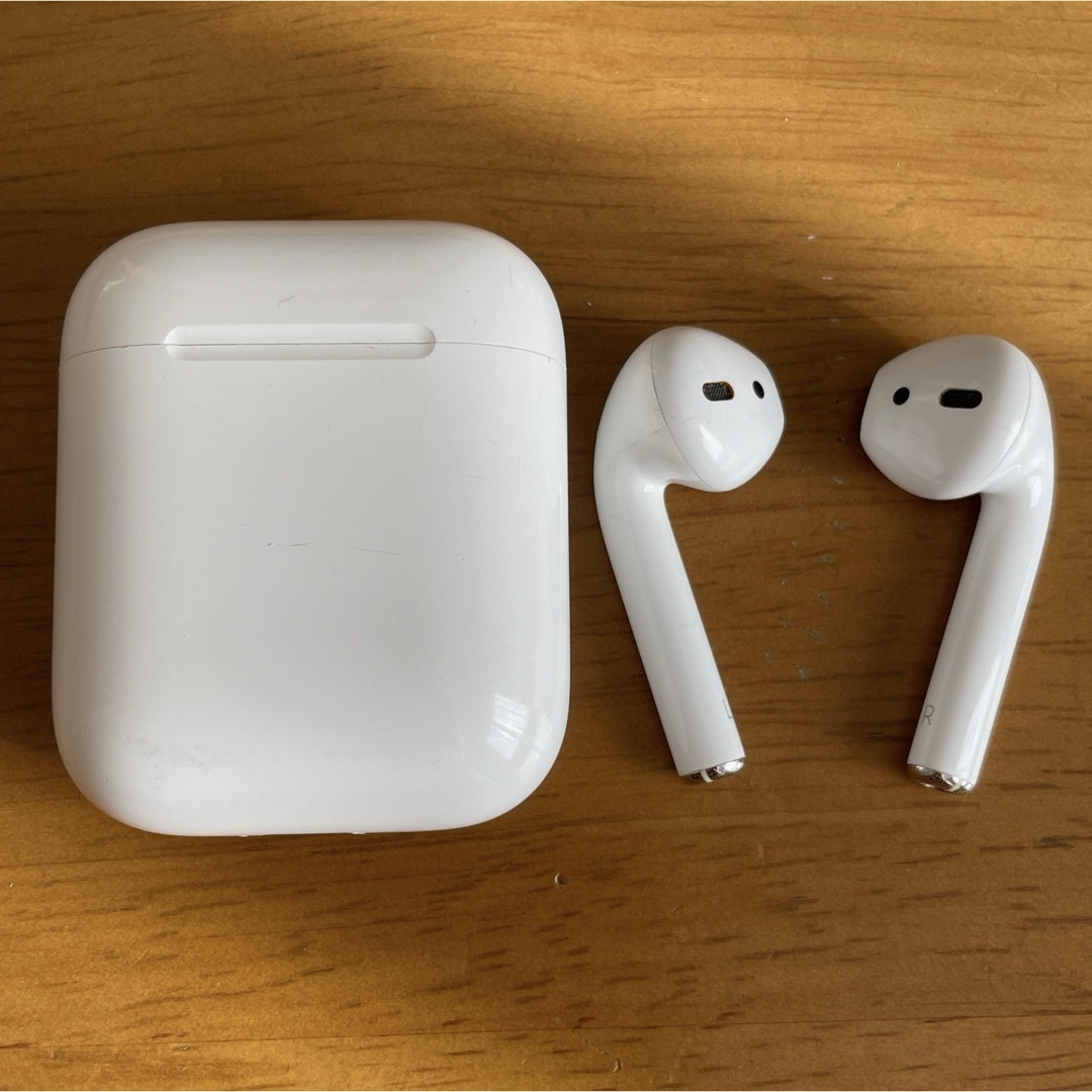 Apple(アップル)のAirPods 第一世代　ジャンク スマホ/家電/カメラのオーディオ機器(ヘッドフォン/イヤフォン)の商品写真