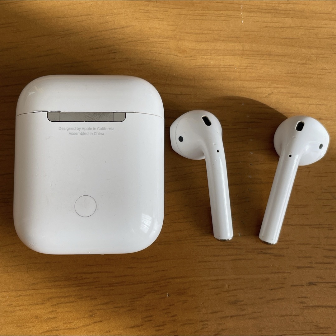 Apple(アップル)のAirPods 第一世代　ジャンク スマホ/家電/カメラのオーディオ機器(ヘッドフォン/イヤフォン)の商品写真