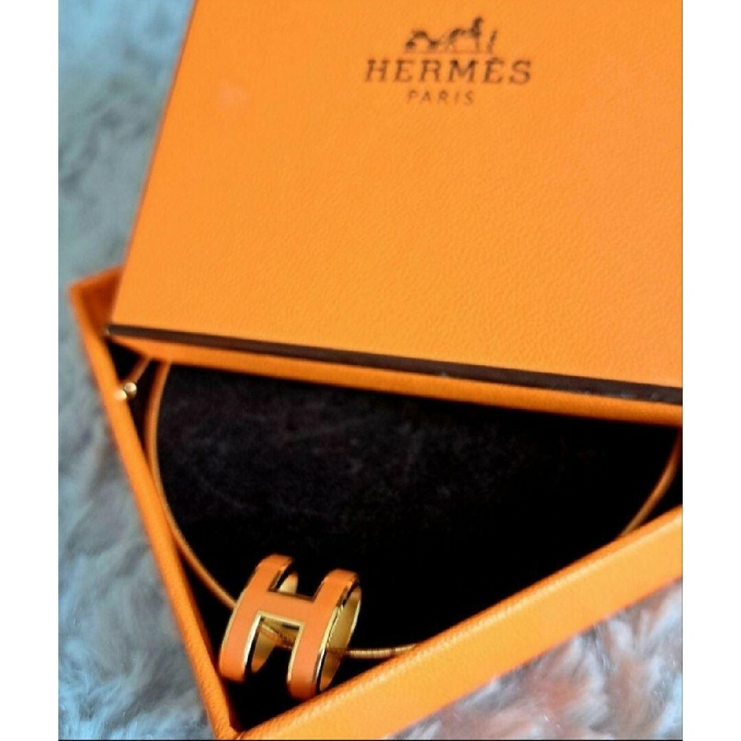 Hermes(エルメス)のエルメス HERMES Ｈロゴ ネックレス ポップアッシュ オレンジ ゴールド レディースのアクセサリー(ネックレス)の商品写真