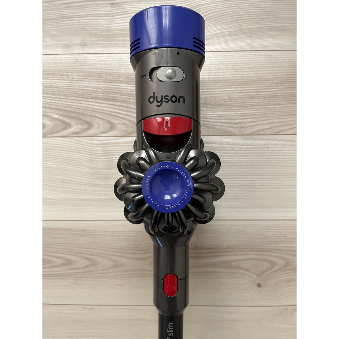 Dyson(ダイソン)のDyson V7スリム　SV11 アイアン スマホ/家電/カメラの生活家電(掃除機)の商品写真