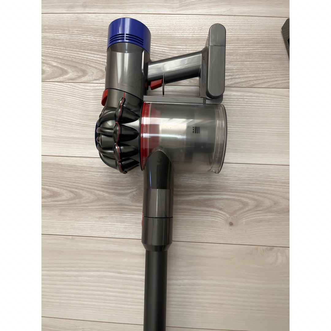 Dyson(ダイソン)のDyson V7スリム　SV11 アイアン スマホ/家電/カメラの生活家電(掃除機)の商品写真