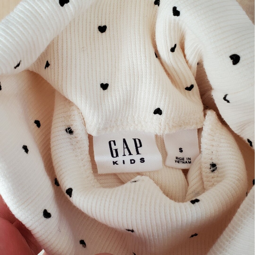 GAP Kids(ギャップキッズ)のGAP　タートルネック　カットソー　S　120 キッズ/ベビー/マタニティのキッズ服女の子用(90cm~)(Tシャツ/カットソー)の商品写真