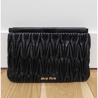 miumiu - 未使用品 MIU MIU ミュウミュウ レザーマトラッセ クラッチバッグ 黒