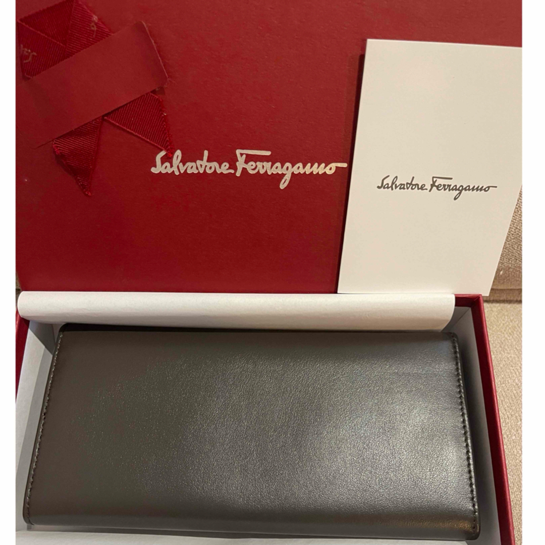 Salvatore Ferragamo(サルヴァトーレフェラガモ)のSALVATORE FERRAGAMO 長財布 レディースのファッション小物(財布)の商品写真