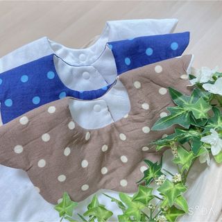 すみっこママ様専用　ハンドメイド　よだれかけ　花びらスタイ　もこもこスタイ(ベビースタイ/よだれかけ)