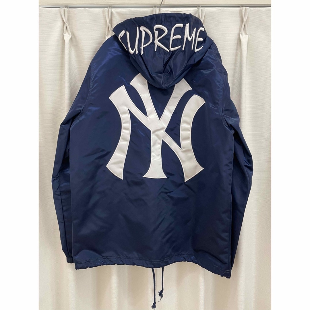 Supreme(シュプリーム)のSUPREME Yankees Satin Hooded Coaches JKT メンズのジャケット/アウター(その他)の商品写真