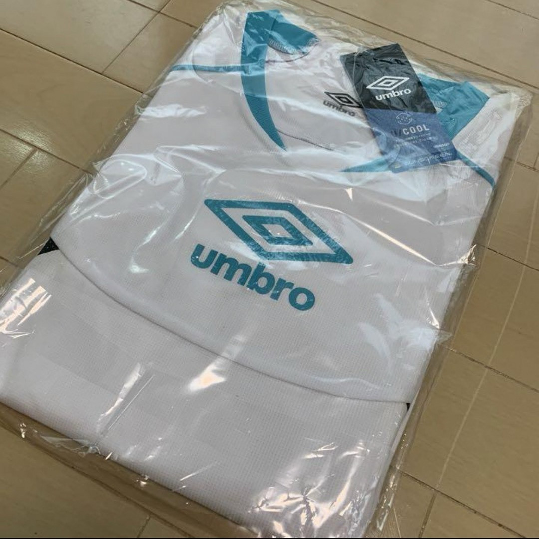 UMBRO(アンブロ)のUMBRO 150 白 長袖 プラクティスシャツ アンブロ スポーツ/アウトドアのサッカー/フットサル(ウェア)の商品写真