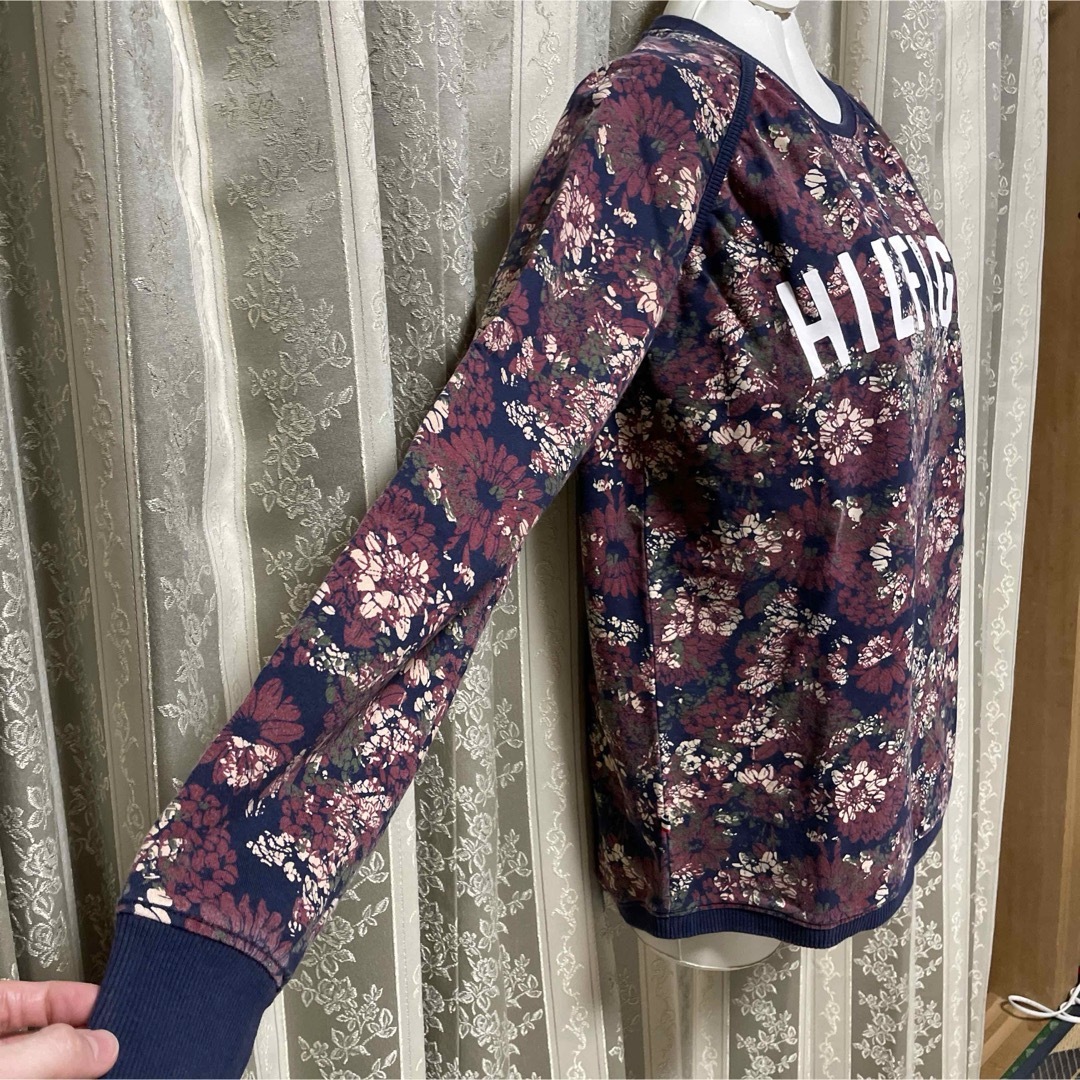 HILFIGER DENIM(ヒルフィガーデニム)のHilfiger Denim 花柄　ネイビー　バーガンディ　トレーナー メンズのトップス(スウェット)の商品写真