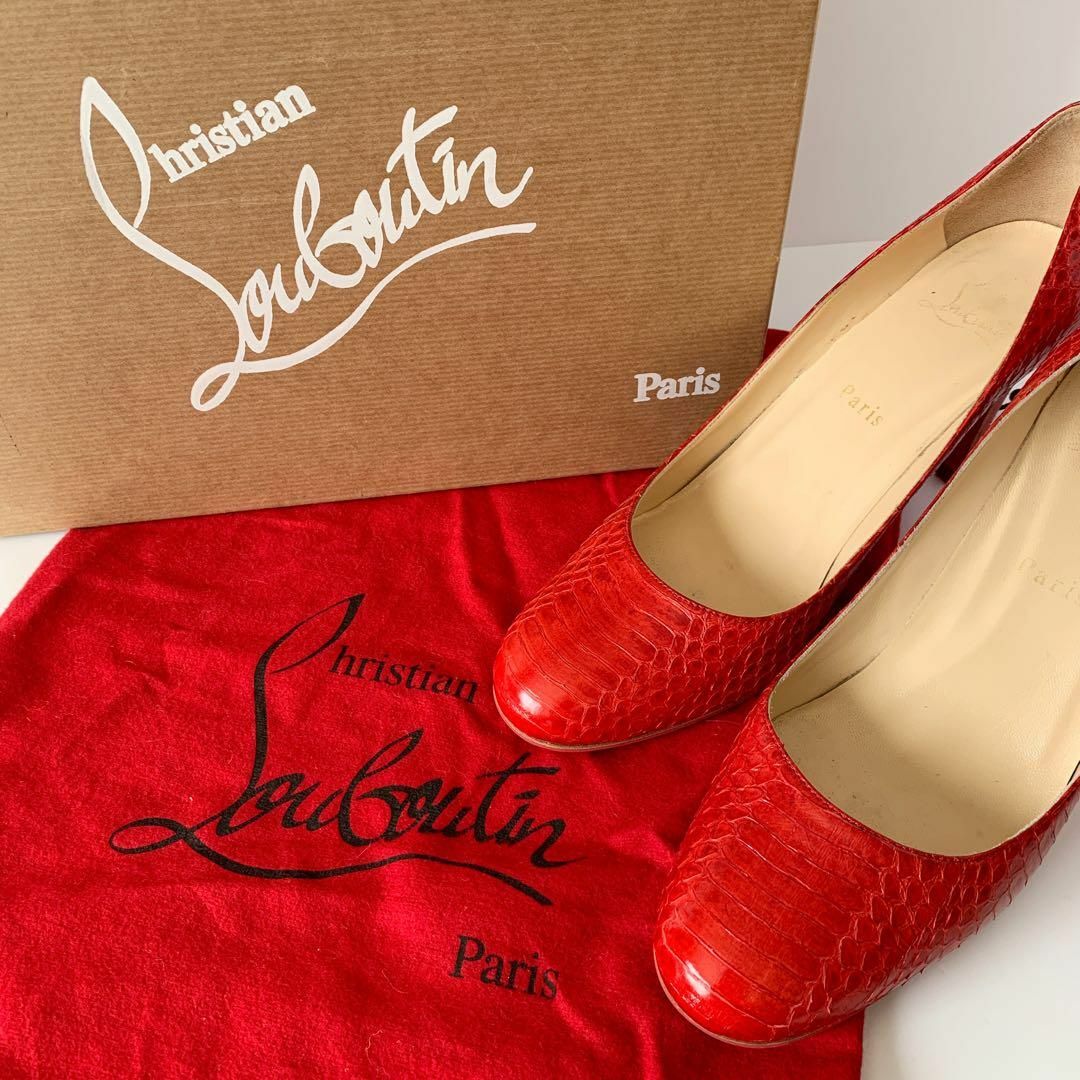 Christian Louboutin(クリスチャンルブタン)のChristian Louboutin ルブタン 赤 ラウンドトゥ スネーク レディースの靴/シューズ(ハイヒール/パンプス)の商品写真