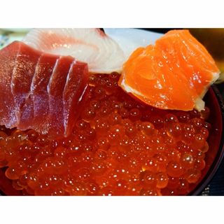 銀鮭 いくら 醤油漬け と 海鮮お好み焼き セット 送料無料(魚介)