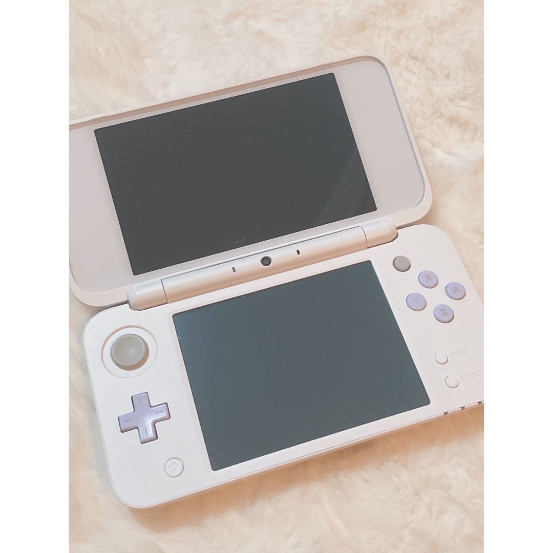 ニンテンドー2DS(ニンテンドー2DS)の【美品】Nintendo 2DSLL ラベンダー エンタメ/ホビーのゲームソフト/ゲーム機本体(家庭用ゲーム機本体)の商品写真