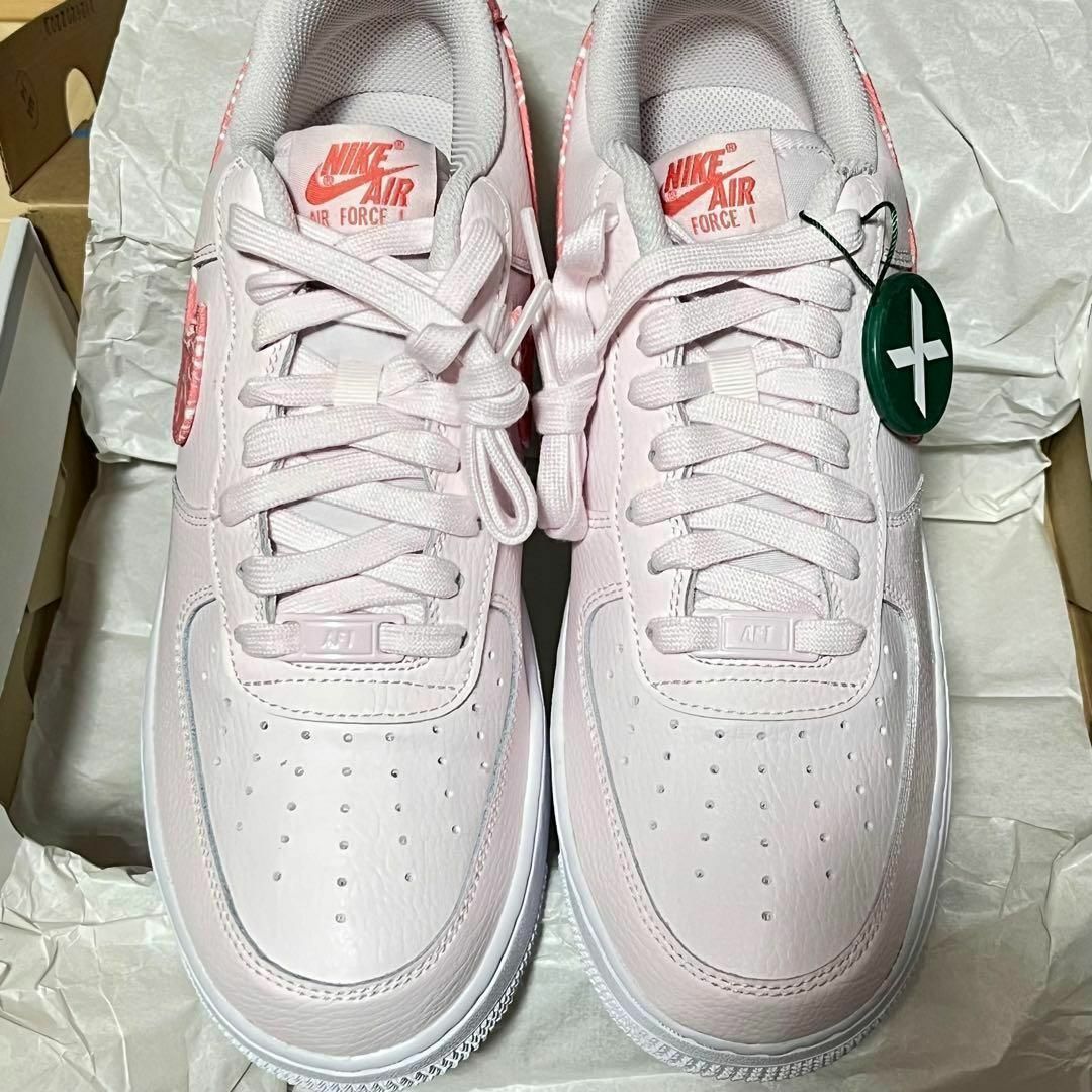 NIKE(ナイキ)の新品26.5／Nike Air Force 1 Low Pink Paisley メンズの靴/シューズ(スニーカー)の商品写真