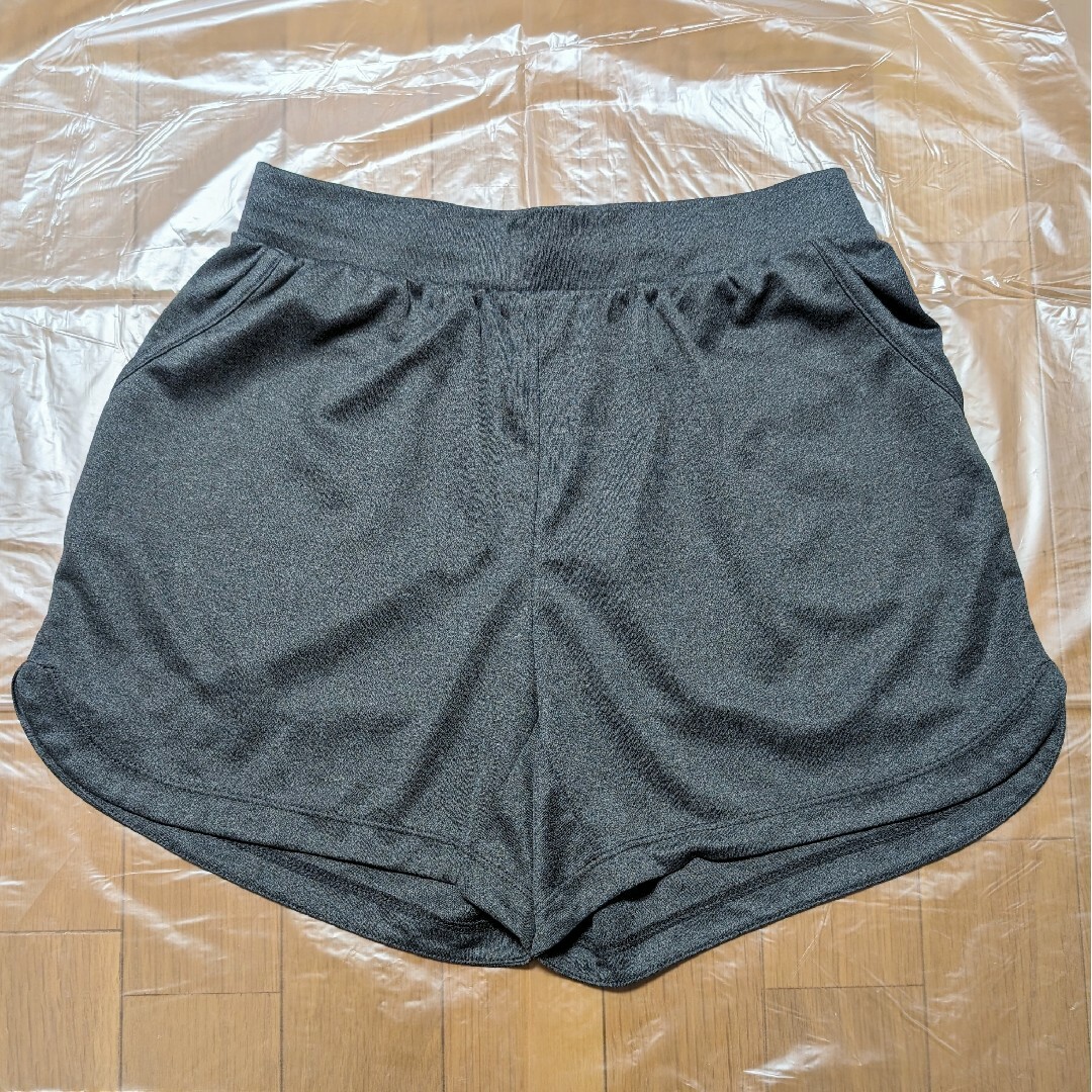 GU(ジーユー)のGU グレー カットソーショートパンツ スポーツ/アウトドアのトレーニング/エクササイズ(ヨガ)の商品写真