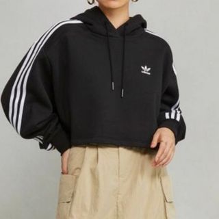 アディダス(adidas)のadidas パーカー(パーカー)